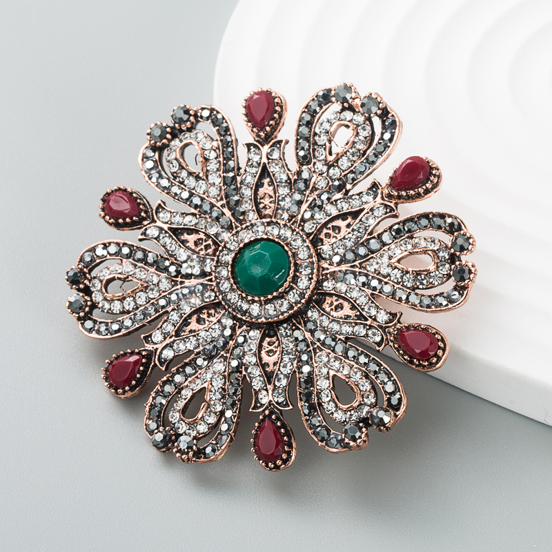 European And American Fashion Baroque Palace Retro Brooch Hollow Badge Corsage display picture 5