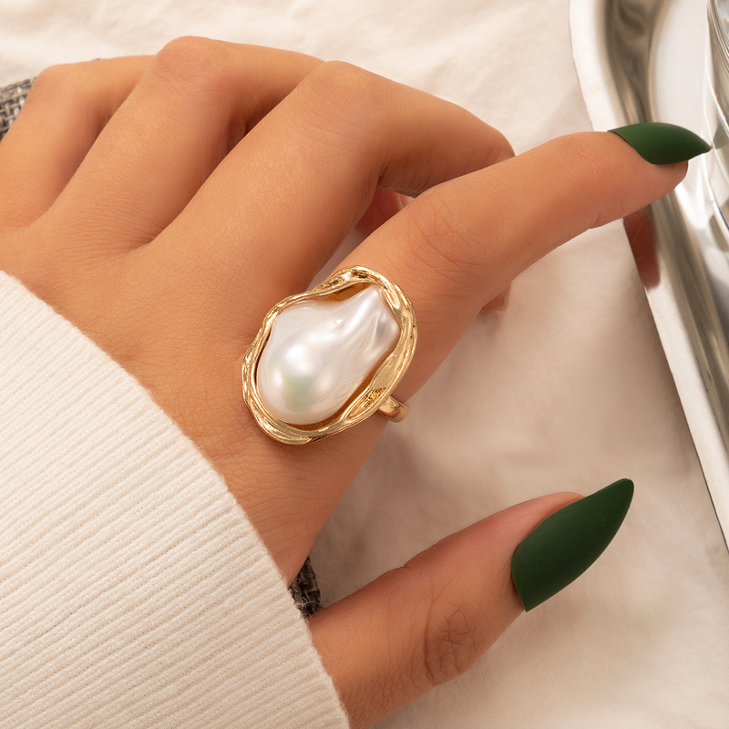 Retro Office Style Temperament Gold Irregular Inlaid Pearl Geometric Ring display picture 18