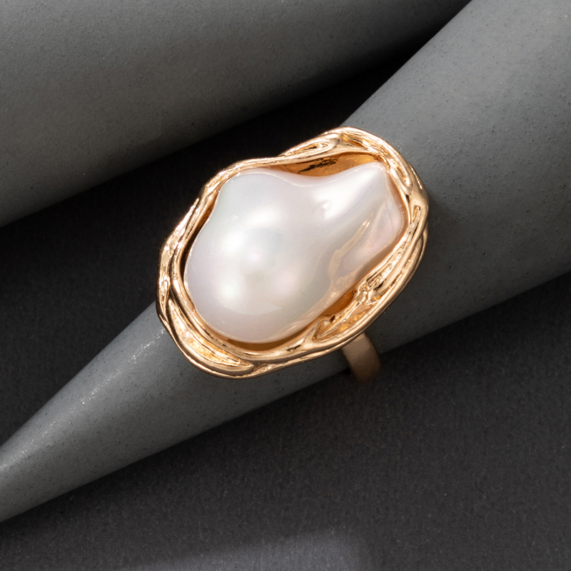 Retro-büro-stil Temperament Gold Unregelmäßig Eingelegter Perlen Geometrischer Ring display picture 21