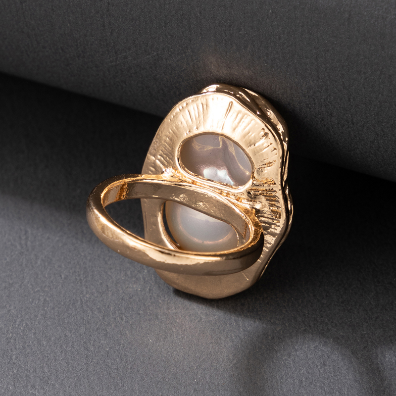 Retro-büro-stil Temperament Gold Unregelmäßig Eingelegter Perlen Geometrischer Ring display picture 22