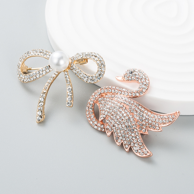 Fashionable Full Of Diamonds Inlaid Swan Brooch Accessories Clothing Brooch Accessories display picture 2