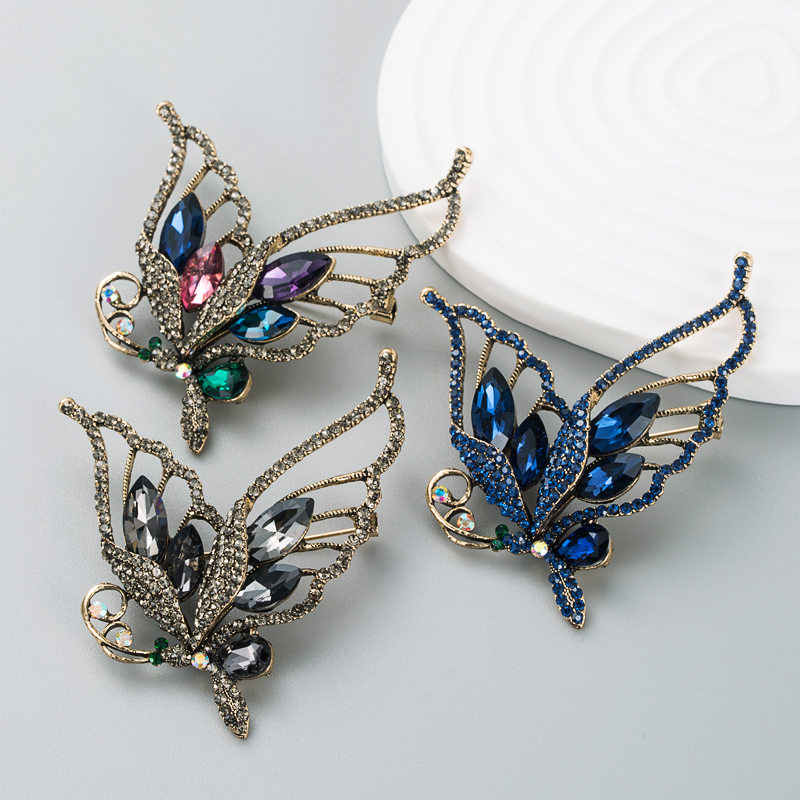 Broche Papillon Creuse De Mode Coréenne En Alliage De Bijoux Incrusté De Strass Broche Créative display picture 2