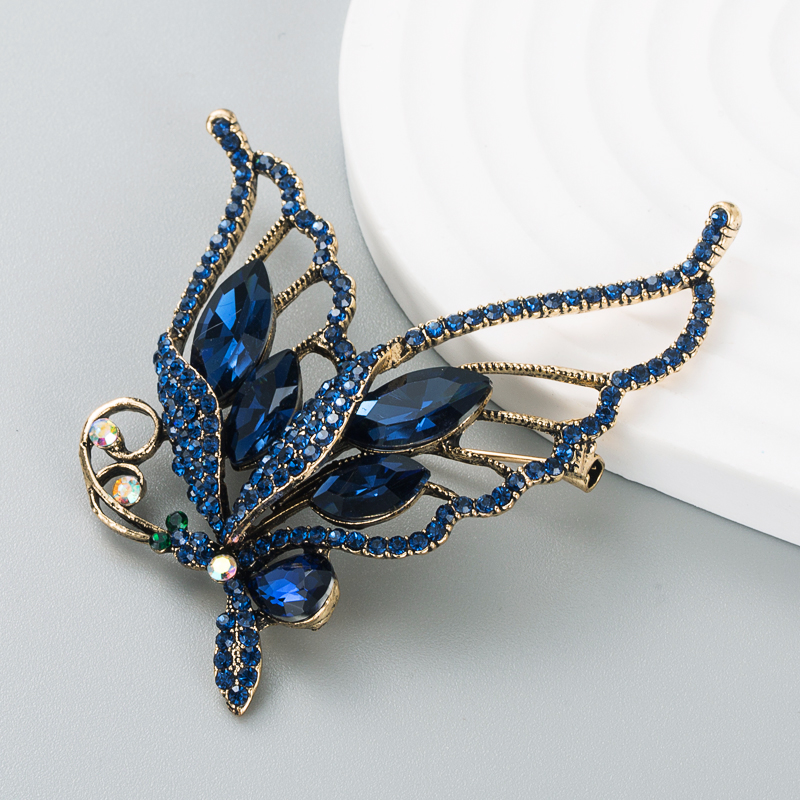Korean Fashion Hollow Butterfly Brooch Jewelry Alloy Inlaid Rhinestone Creative Brooch display picture 5