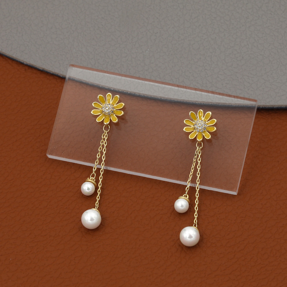 Fashion Temperament Summer Daisy Copper Earrings display picture 1