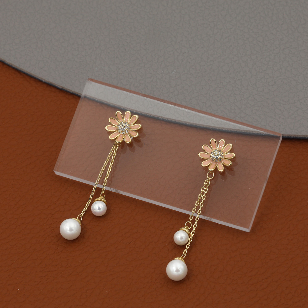 Fashion Temperament Summer Daisy Copper Earrings display picture 2