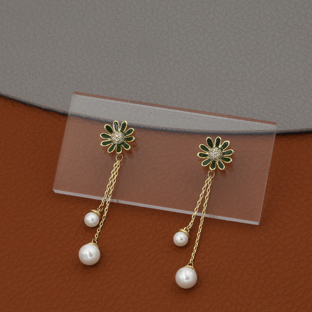 Fashion Temperament Summer Daisy Copper Earrings display picture 3