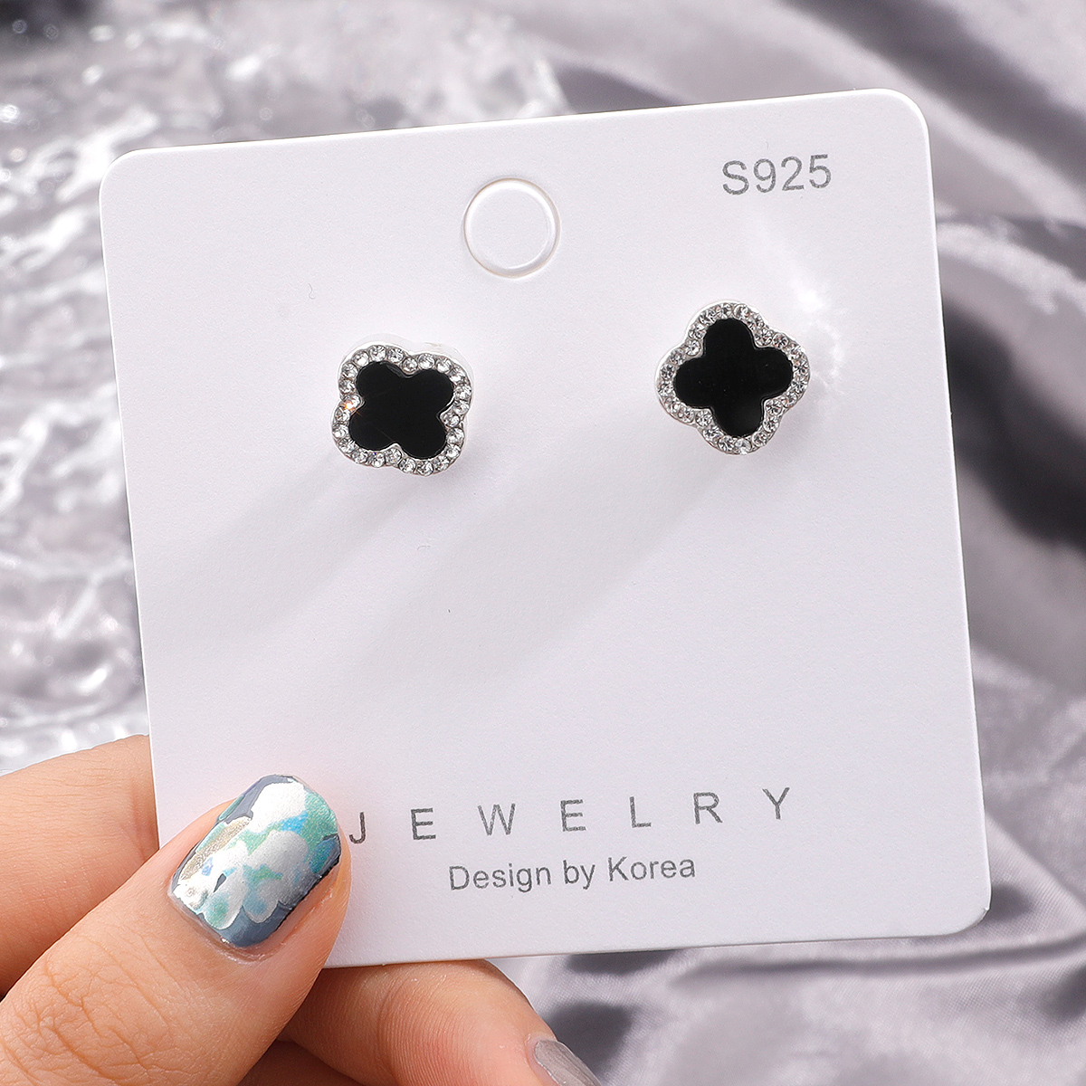 Black Four-leaf Clover Fashion Crystal Women's Earrings display picture 1