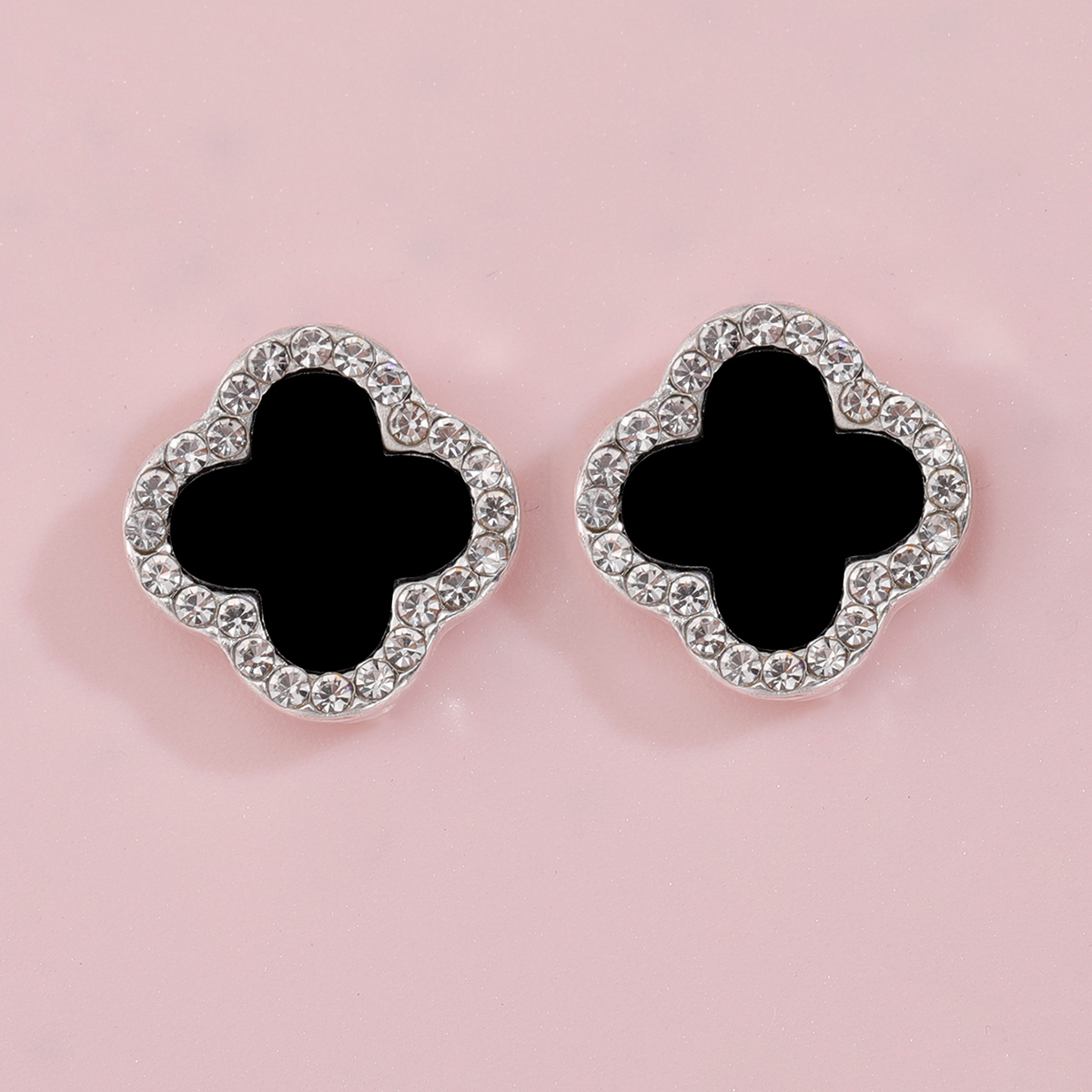 Black Four-leaf Clover Fashion Crystal Women's Earrings display picture 2