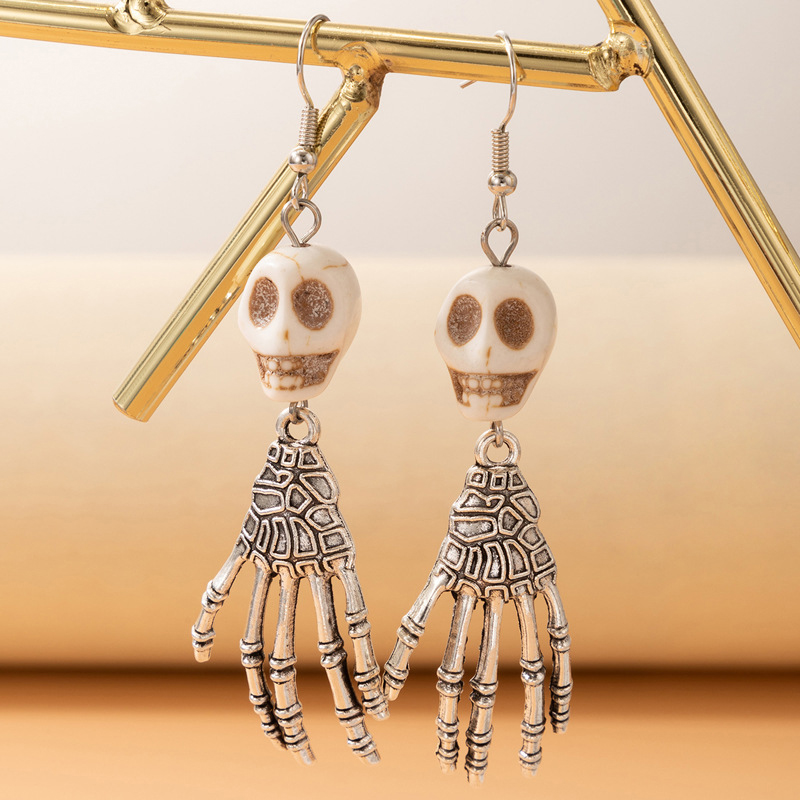 Boucles D&#39;oreilles Tête De Mort Halloween Européenne Et Américaine Avec Peinture En Aérosol display picture 49