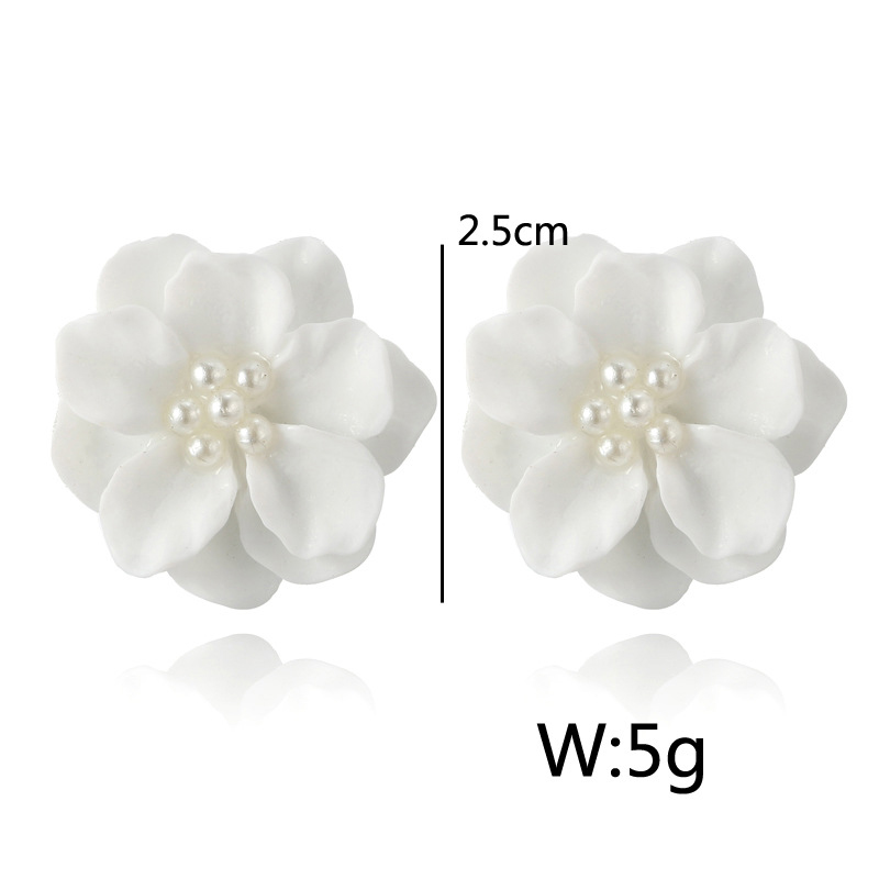 New Simple Three-dimensional White Flower Pearl Earrings display picture 6