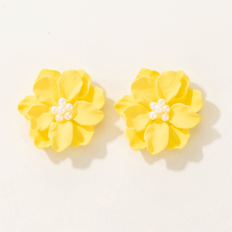 New Simple Three-dimensional White Flower Pearl Earrings display picture 26