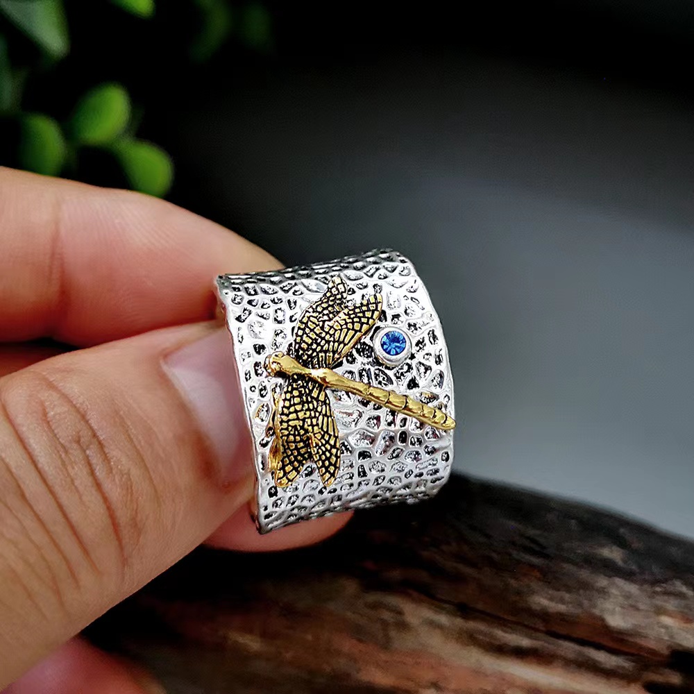 Retro Dragonfly Ring Golden Dragonfly Rhinestone Ring display picture 1