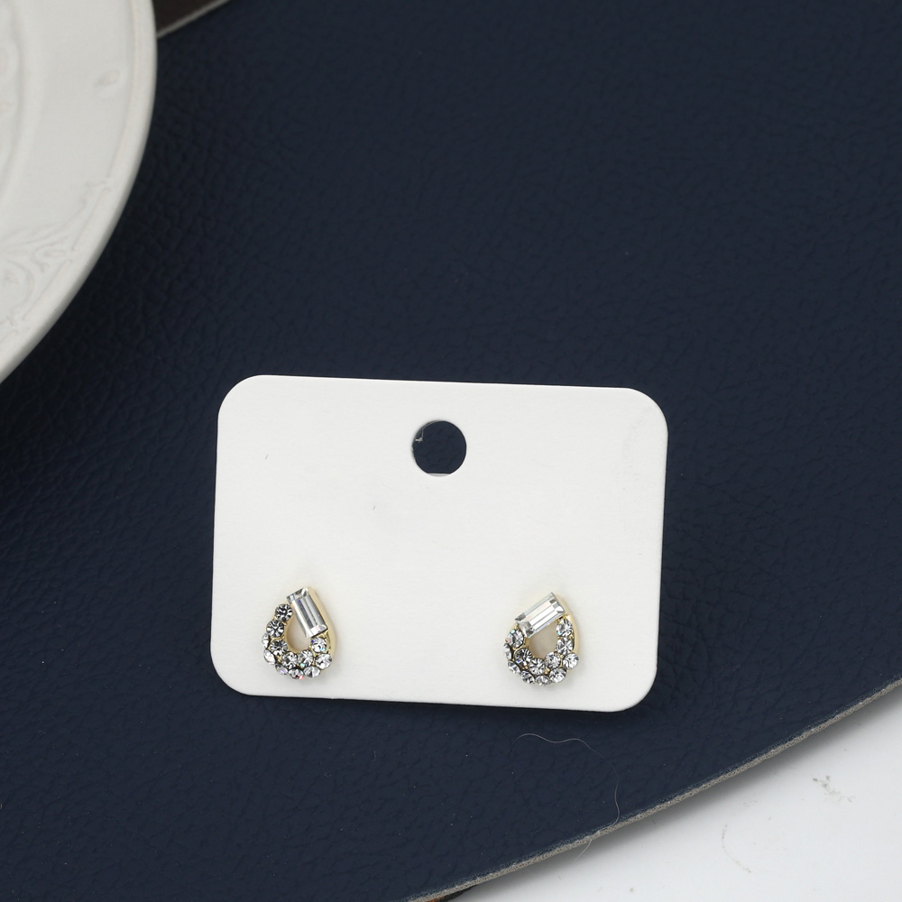 Light Luxury Niche Simple Classic Copper Zircon Stud Earrings display picture 1