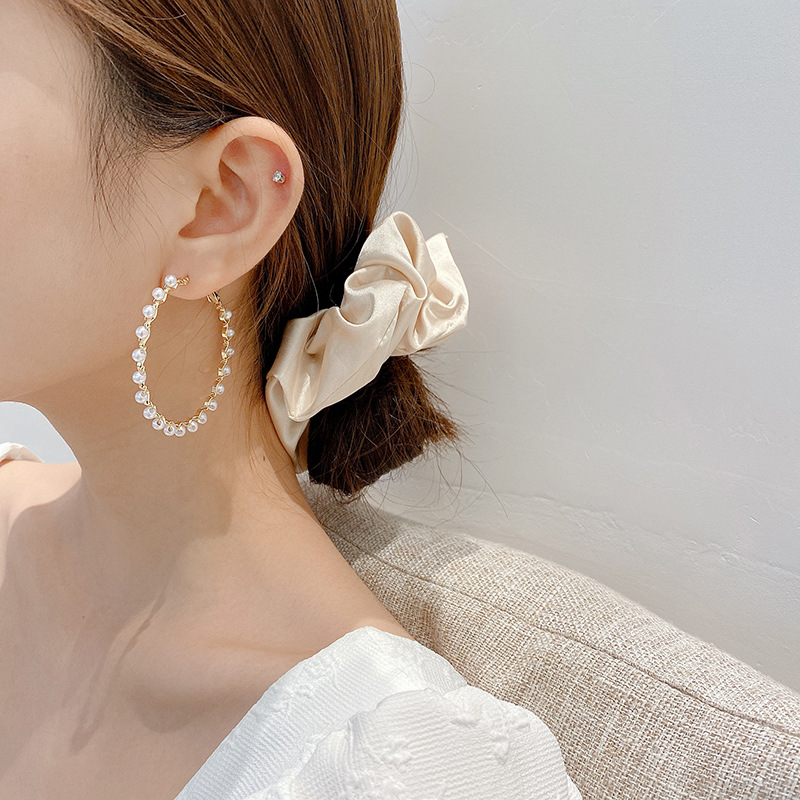 European And American Personality Exaggerated Big Circle Pearl Earrings Female display picture 1