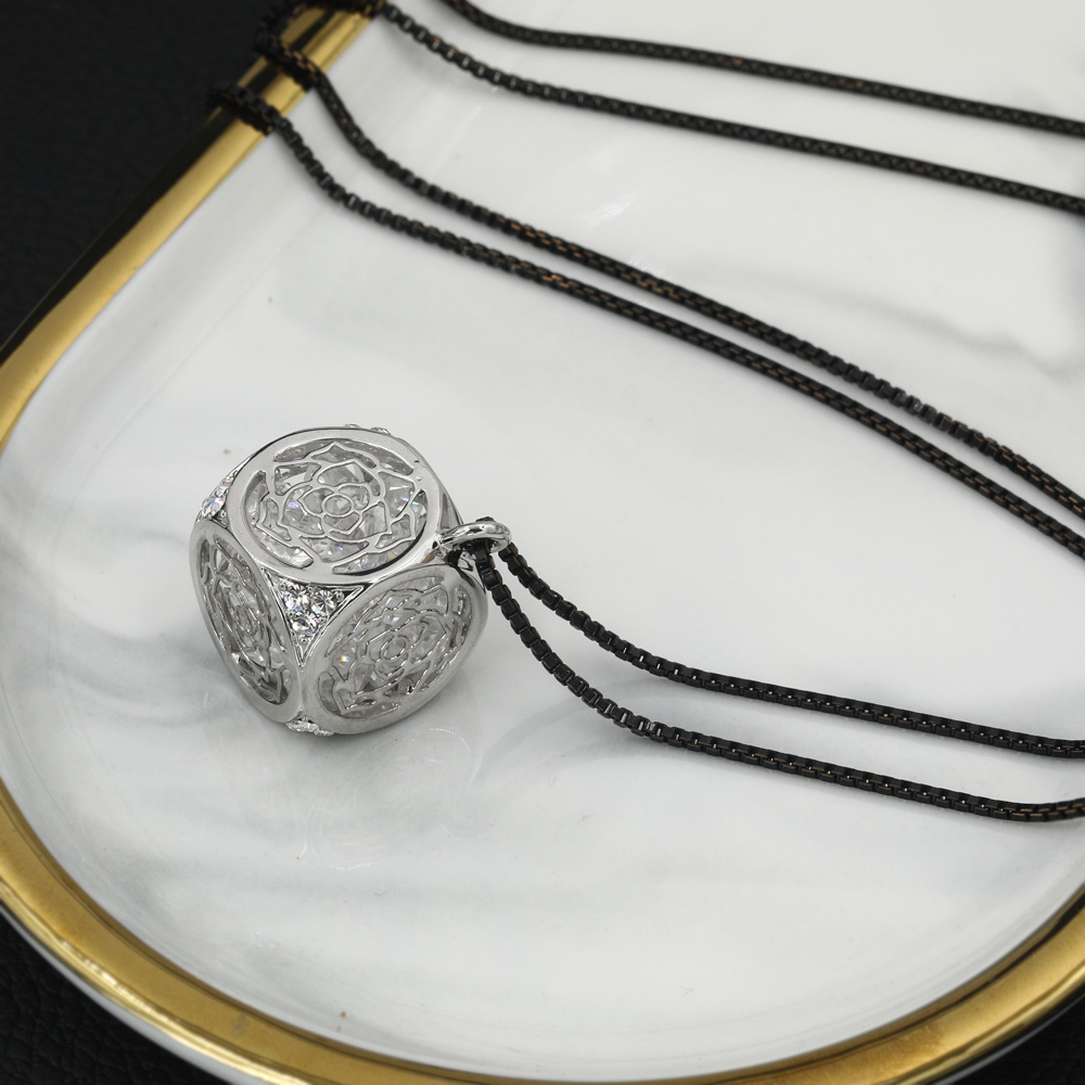 Silberne Geometrische Griechische Exquisite Pulloverkette Kupferhalskette display picture 1