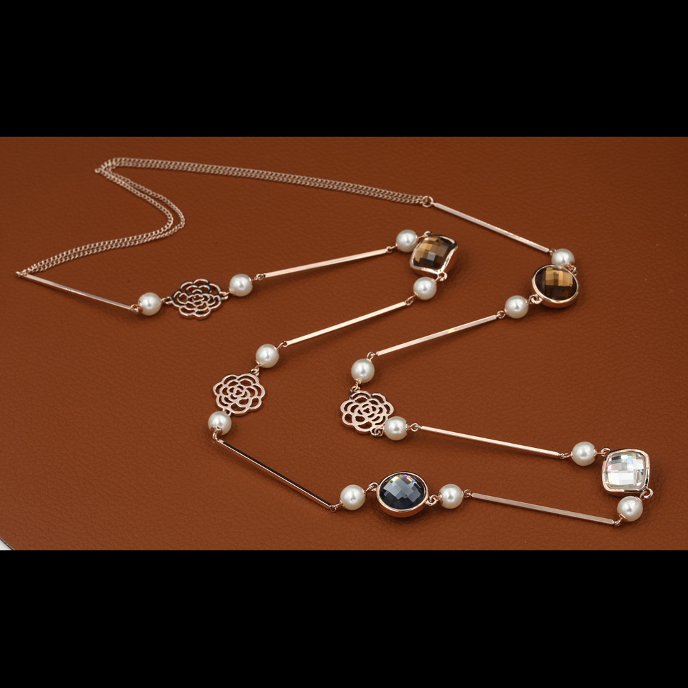 Classic Fashion Luxury Niche Pearl Sweater Chain Copper Necklace display picture 1