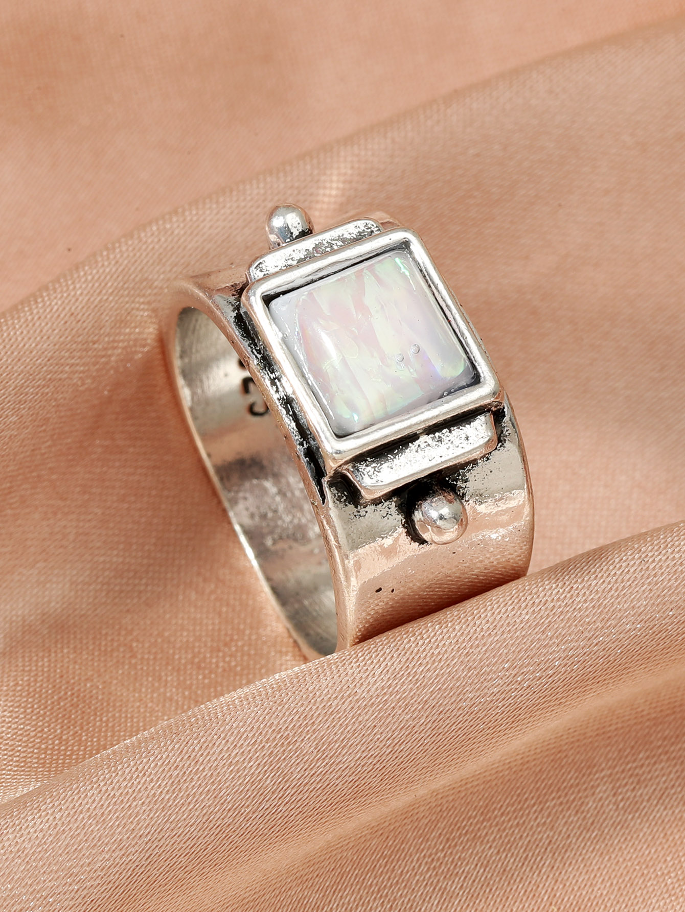 New Vintage Moonstone Ring European And American Style Ring display picture 2