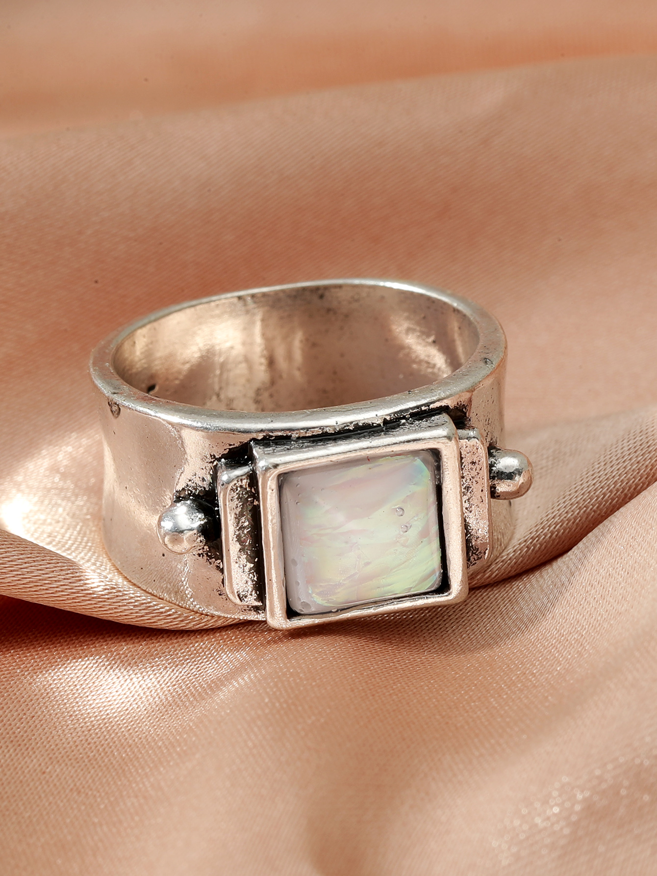 New Vintage Moonstone Ring European And American Style Ring display picture 4