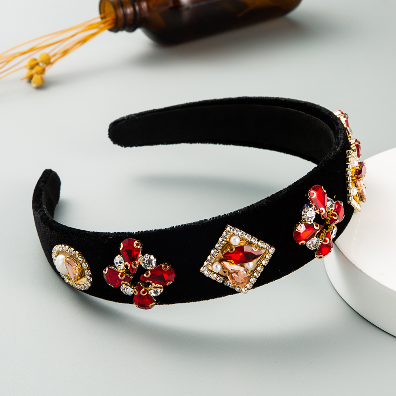 Fashion Golden Velvet Pearl Headband Women Inlaid With Color Rhinestones Hair Accessories display picture 5