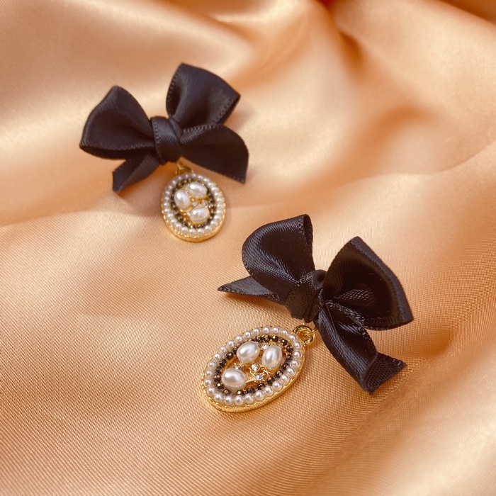 Korean Retro Fabric Bow Pearl Earrings Temperament Fashion Earrings display picture 1