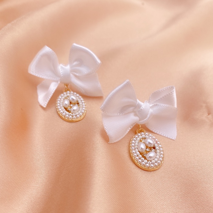 Korean Retro Fabric Bow Pearl Earrings Temperament Fashion Earrings display picture 2