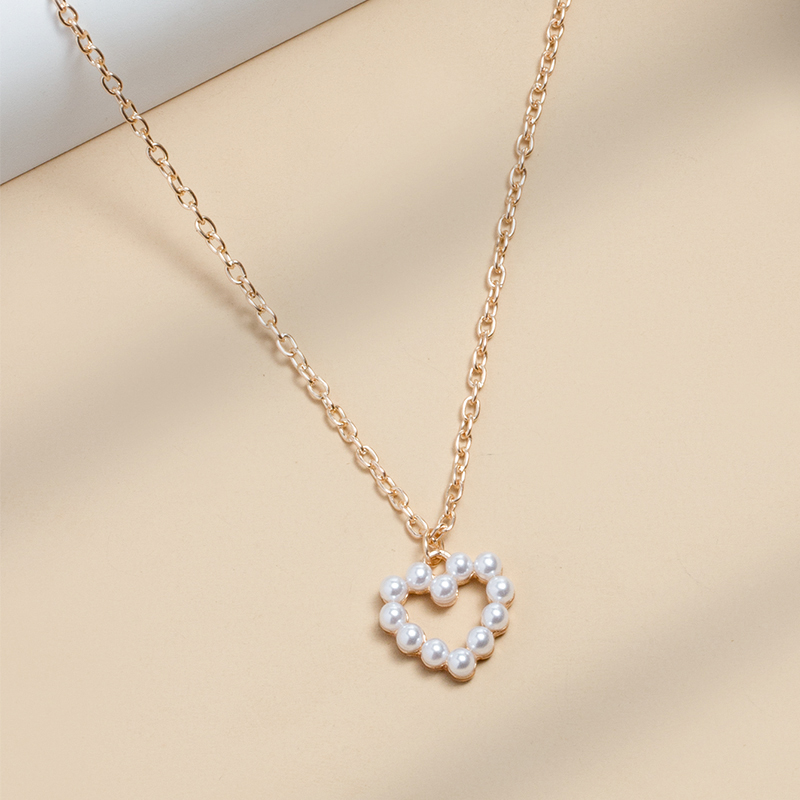 Simple Style Heart Metal Artificial Pearls Women's Pendant Necklace display picture 3