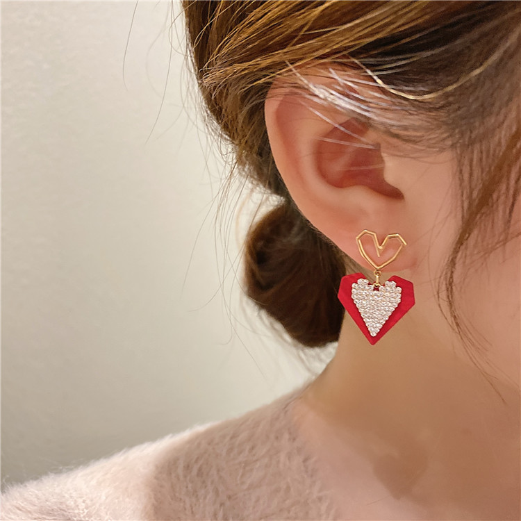 Simple Red Heart Pendant Earrings Wholesale display picture 4