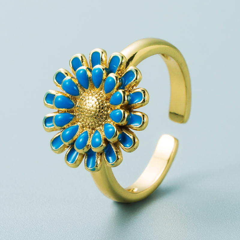 Fashion Copper Plated 18k Gold Drip Oil Ring Simple Creative Small Daisy Open Ring display picture 4