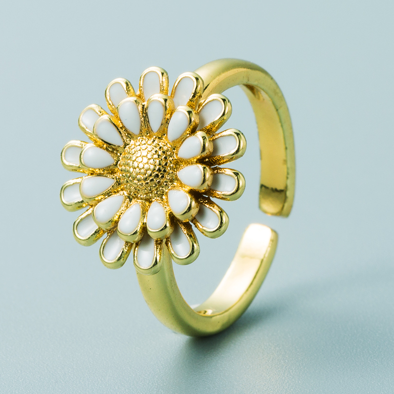 Fashion Copper Plated 18k Gold Drip Oil Ring Simple Creative Small Daisy Open Ring display picture 6