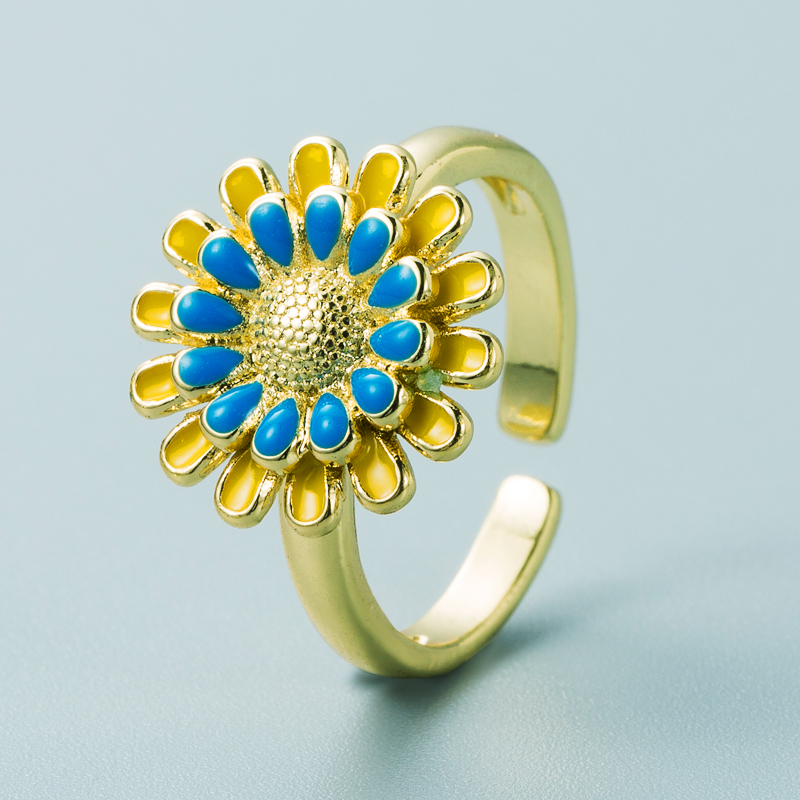 Fashion Copper Plated 18k Gold Drip Oil Ring Simple Creative Small Daisy Open Ring display picture 9
