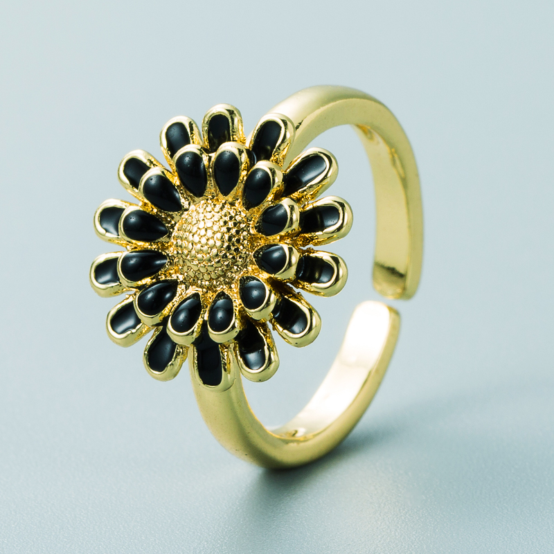 Fashion Copper Plated 18k Gold Drip Oil Ring Simple Creative Small Daisy Open Ring display picture 10