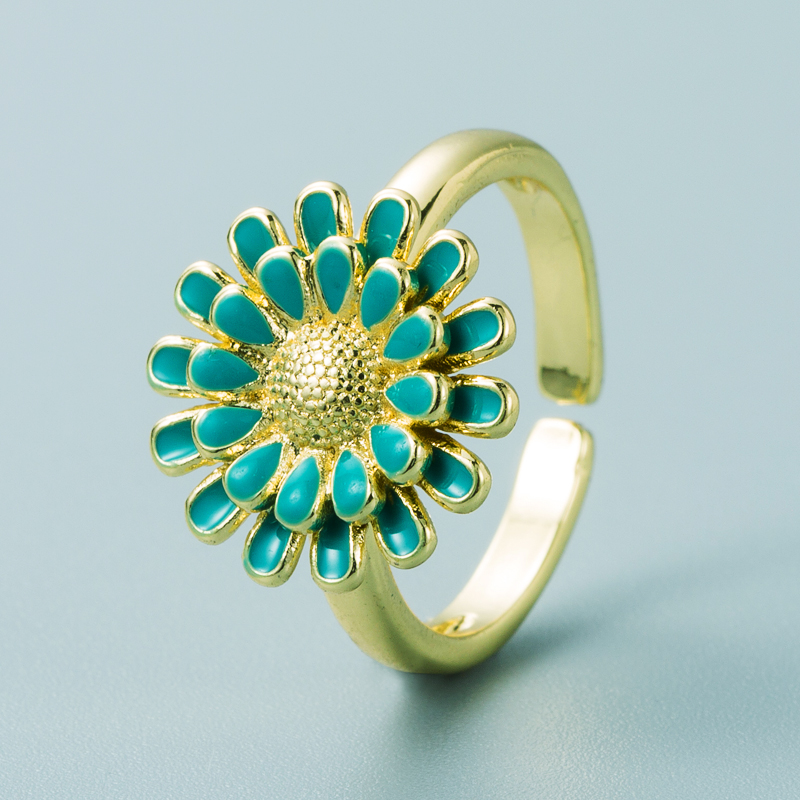 Fashion Copper Plated 18k Gold Drip Oil Ring Simple Creative Small Daisy Open Ring display picture 11