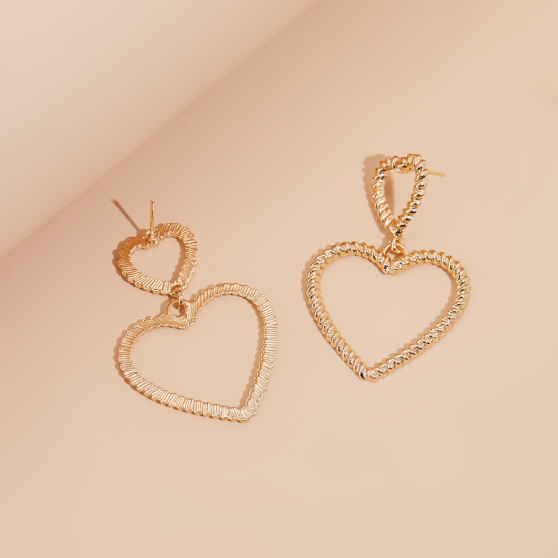 Double Heart Hollow Pendant Earrings display picture 4