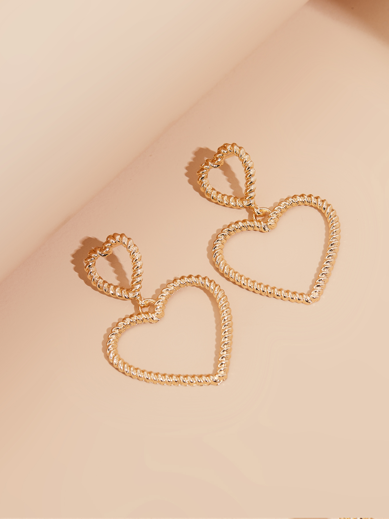 Double Heart Hollow Pendant Earrings display picture 5