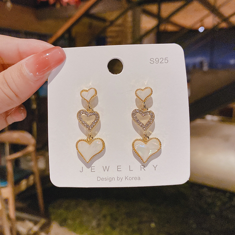 Korean New Peach Heart Earrings Temperament Three Heart Shape Earrings Fashion Earrings display picture 1