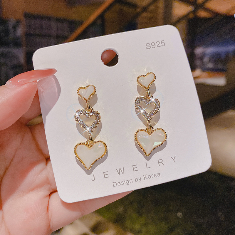 Korean New Peach Heart Earrings Temperament Three Heart Shape Earrings Fashion Earrings display picture 2