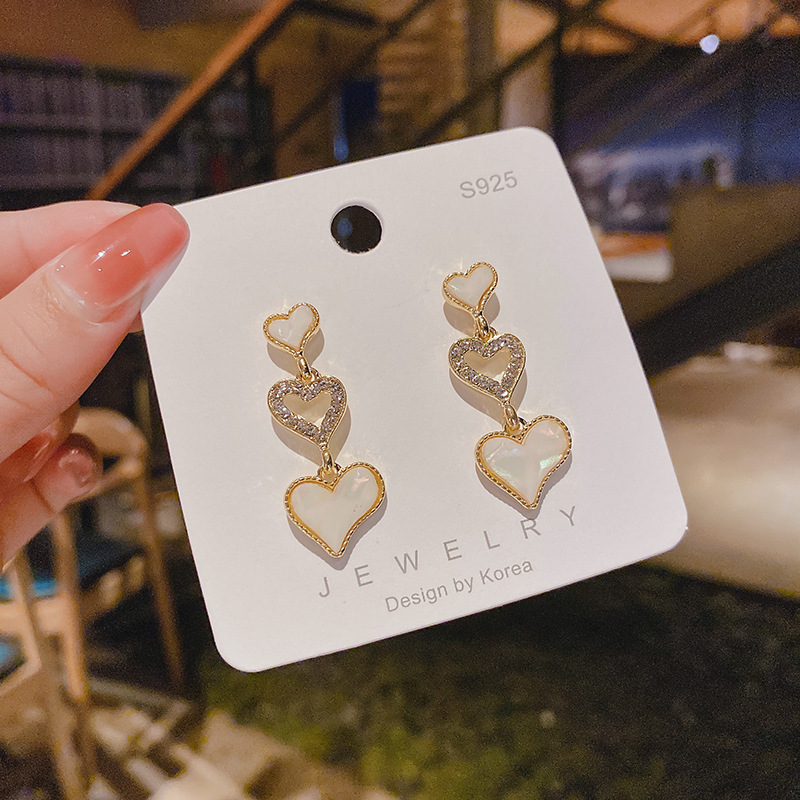 Korean New Peach Heart Earrings Temperament Three Heart Shape Earrings Fashion Earrings display picture 4
