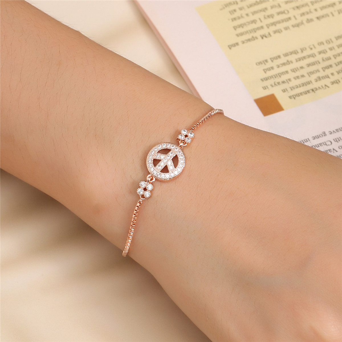 Bracelet Wholesale Hollow Round Zircon Alloy Bracelet display picture 10