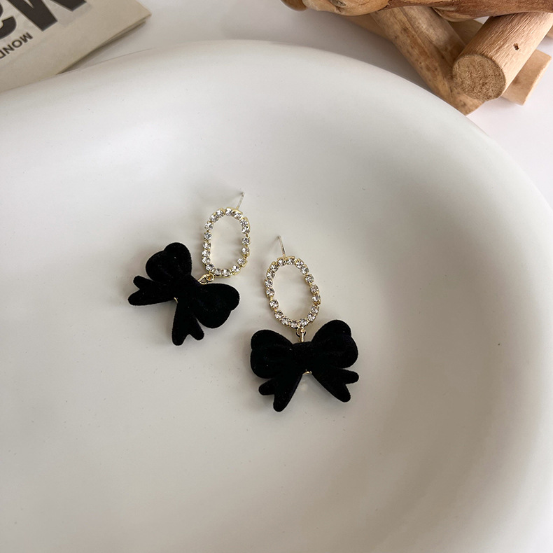 Full Diamond Super Flash Flocking Bow Earrings Wholesale display picture 7