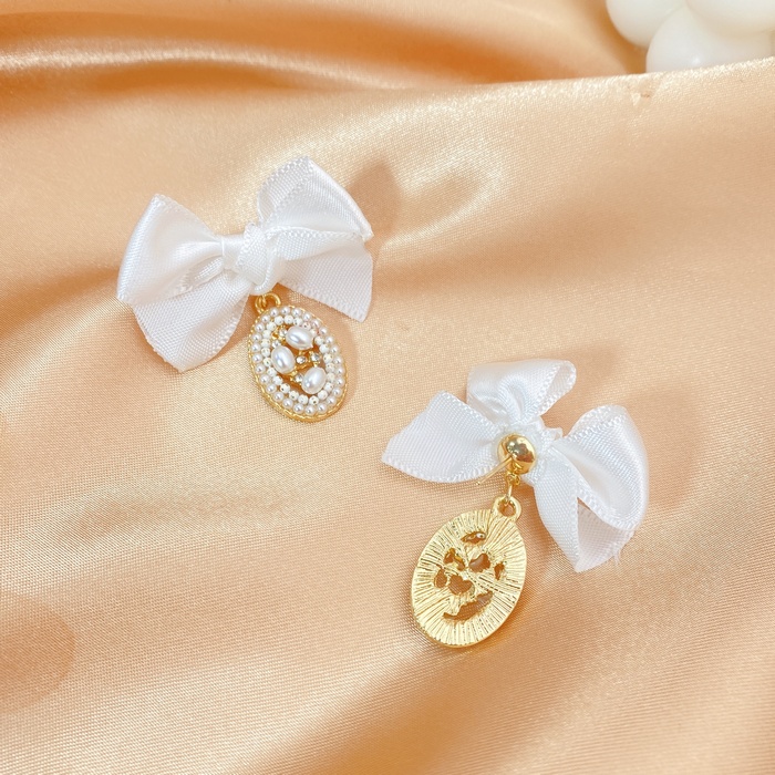 Retro Fabric Bowknot Pearl Temperament Cold Wind Stud Earrings display picture 7