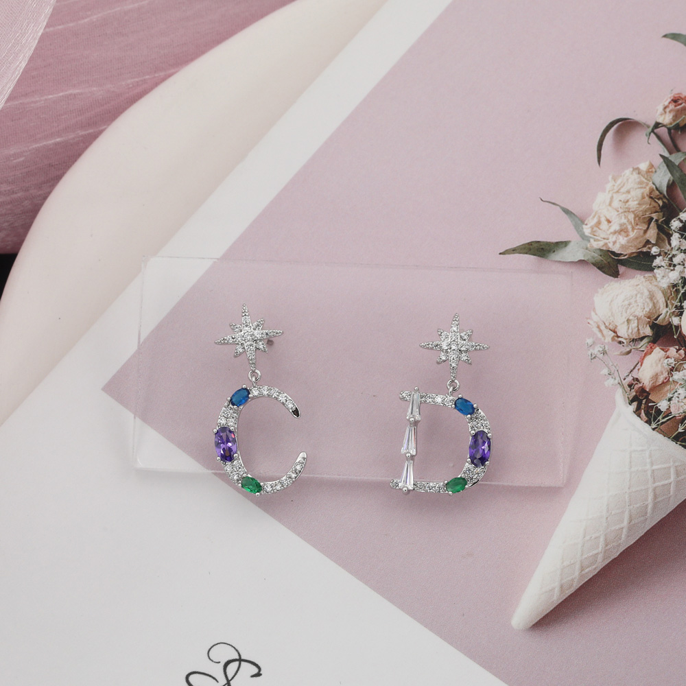 Exquisite Fashion Star Moon Diamond Earrings display picture 1