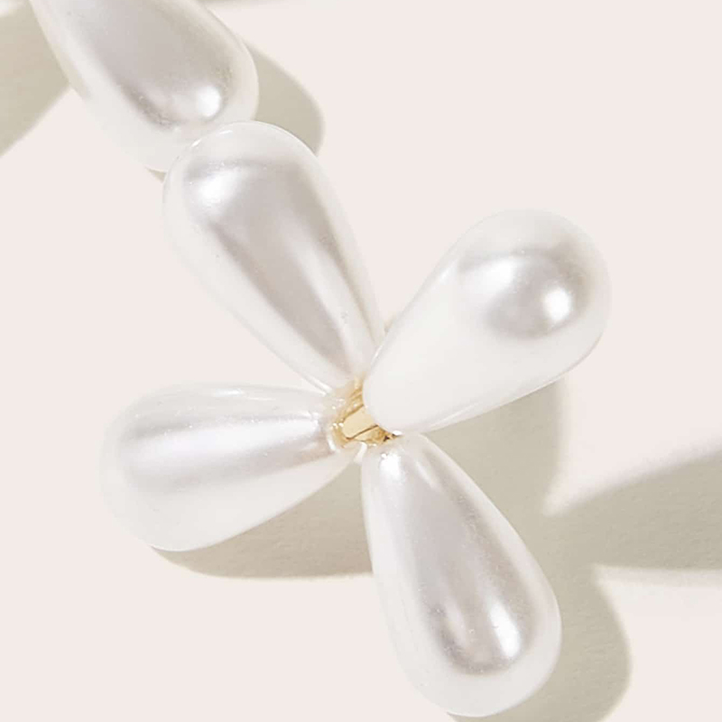 Fashion Simple And Fresh Flower Pearl Earrings Wholesale display picture 1