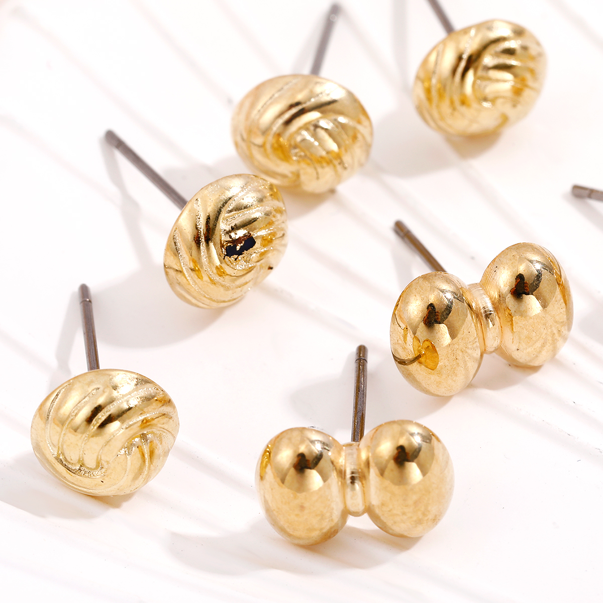 Simple Fashion Golden Stud Earrings Set display picture 5