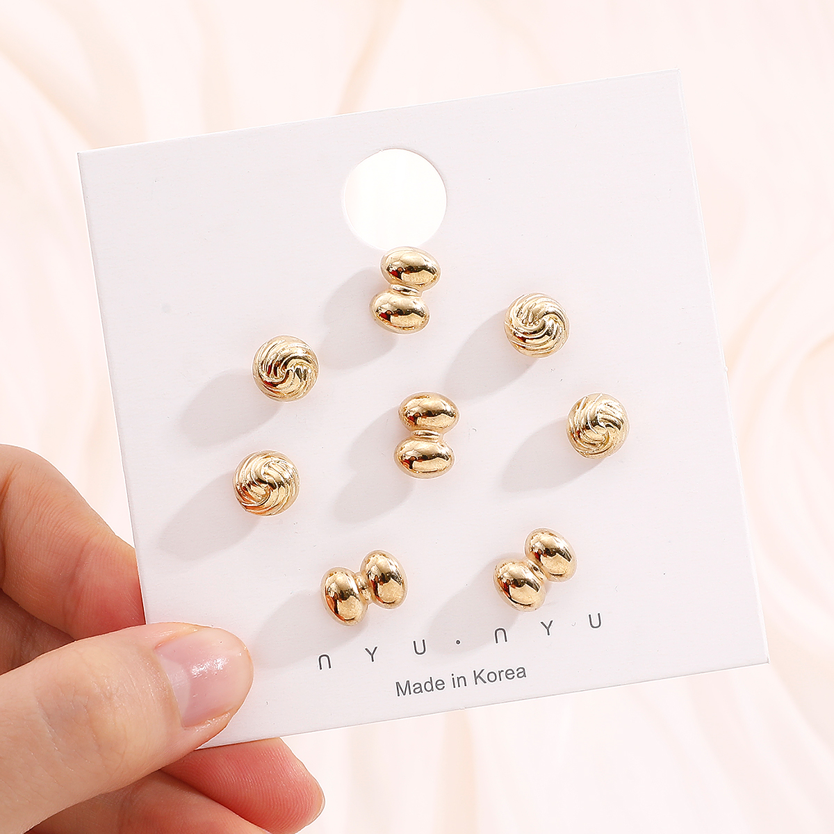 Simple Fashion Golden Stud Earrings Set display picture 6