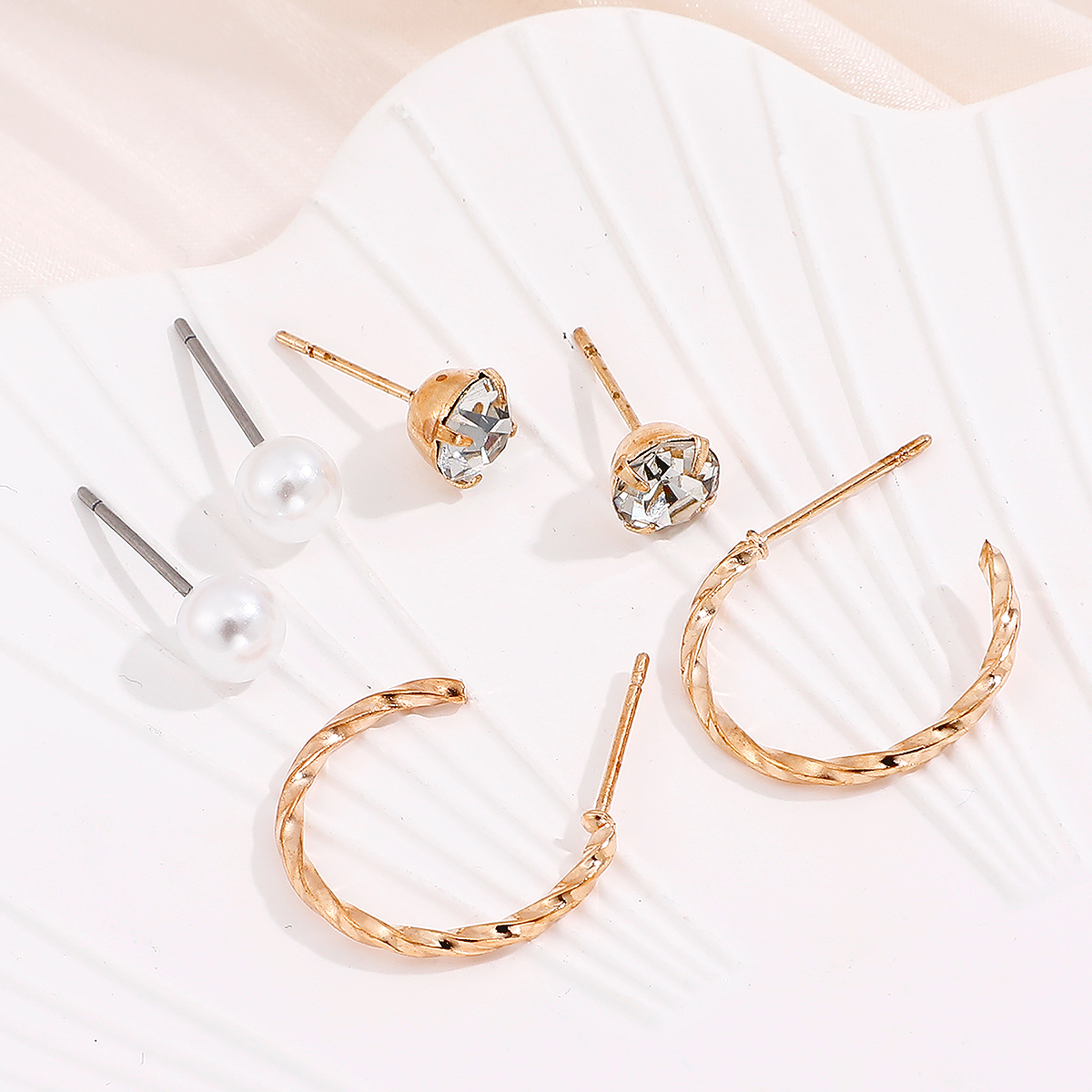 Fashion Geometric Pearl Inlaid Rhinestone Hoop Earring Set display picture 4