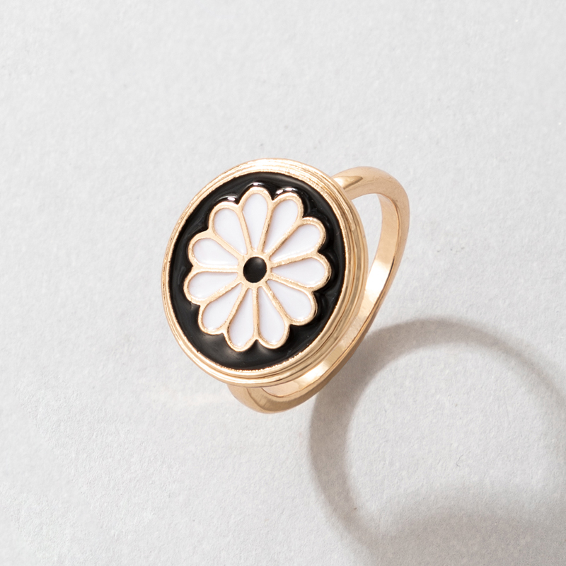 Retro Enamel Glaze Small Daisy Hit Color Ring Wholesale display picture 7