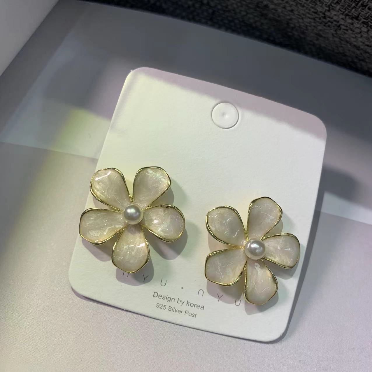 Fünfblättrige Blumenohrringmuster Mode-stil Einfache Ohrringe display picture 3