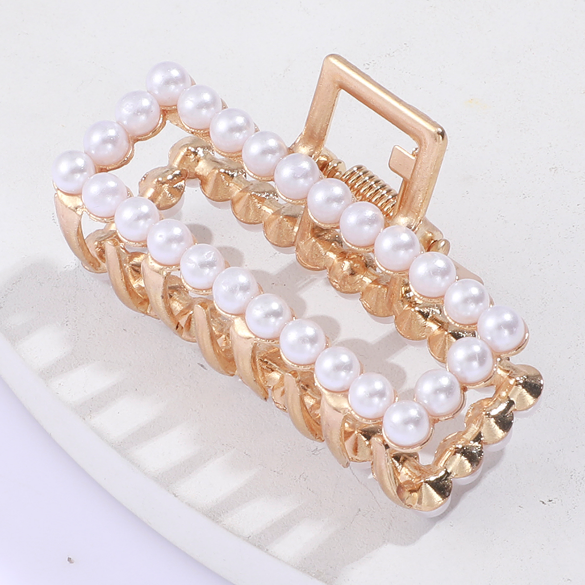 Mode-accessoires Große Goldeingelegte Perlen-haarspangen Luxus-haarspangen Für Frauen display picture 1