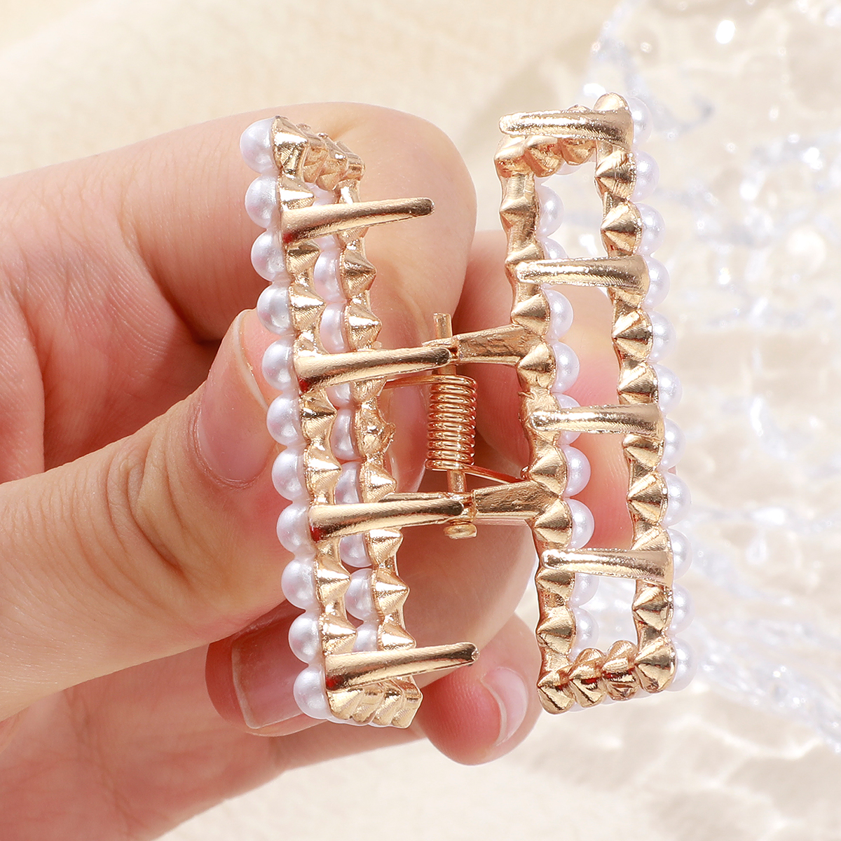 Mode-accessoires Große Goldeingelegte Perlen-haarspangen Luxus-haarspangen Für Frauen display picture 4