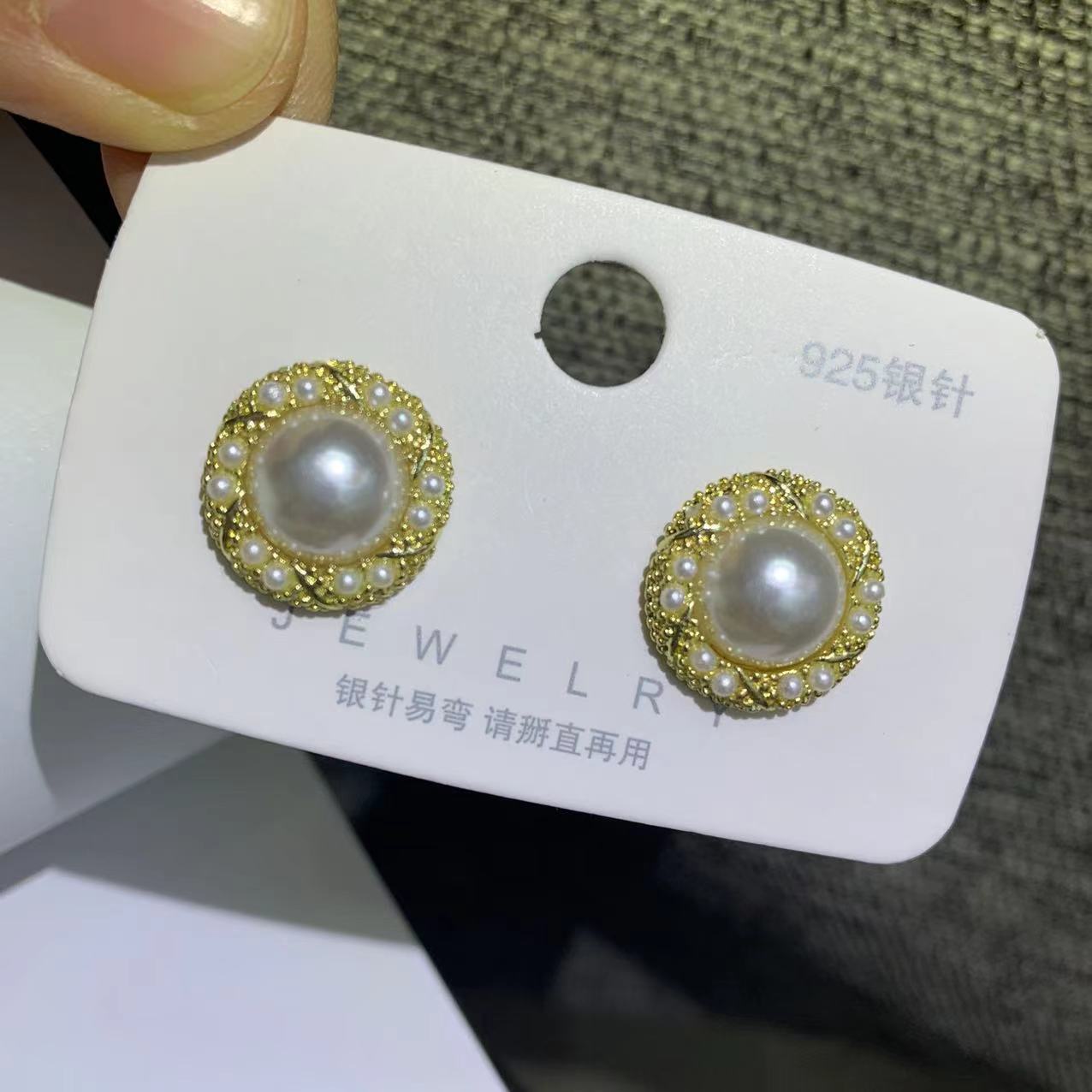 Fashion Contrast Color Circle Pattern Ol Fashion Simple Pearl Earrings display picture 5